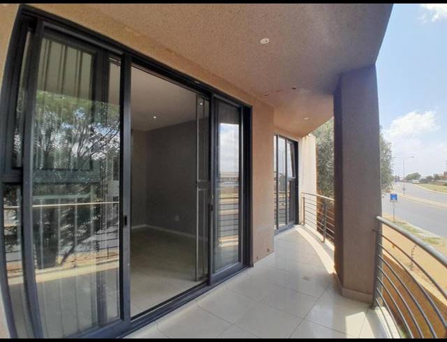 2 BEDROOM APARTMENT FOR SALE IN ROOIHUISKRAAL NORTH